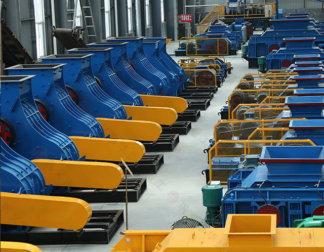 解決濕料煤泥堵機低效難題？雙級無篩底粉碎機能勝任嗎？